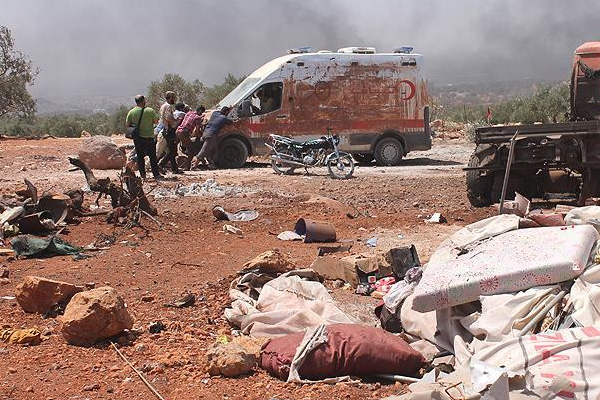 Rus uçakları Halep'te sığınmacı kampını vurdu