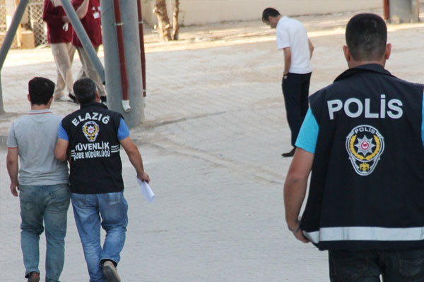 Elazığ’da 22 polis daha gözaltına alındı