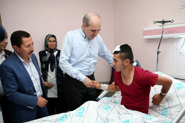 Numan Kurtulmuş'tan yaralı askerlere ziyaret