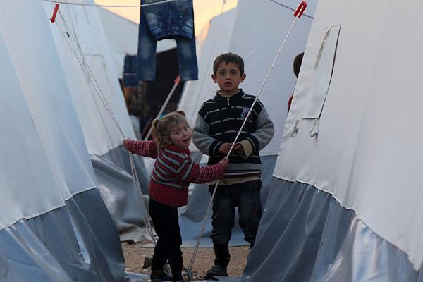 Suriye'deki kamplarda çocukların oyunları savaş odaklı