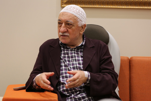 Gülen'in avukatları yurt dışına kaçtı