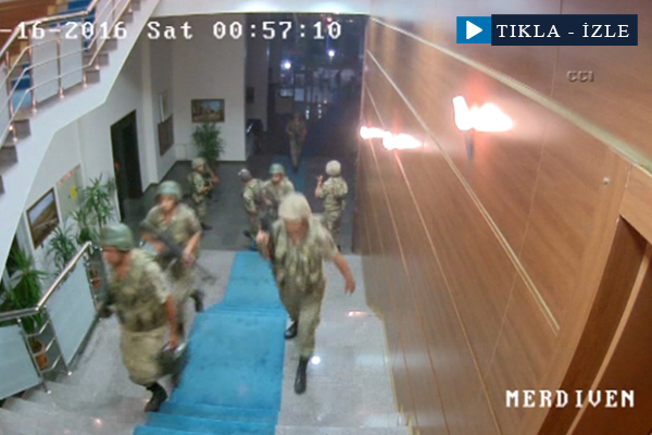 Darbeci askerlerin Sakarya Valiliğini bastığı anlar