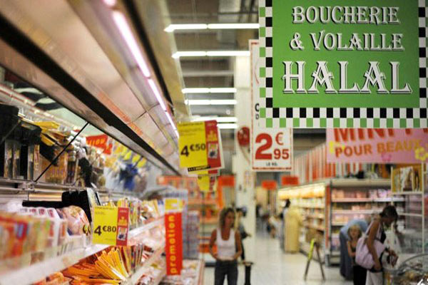 Türk markete domuz eti ve alkol satmama saldırısı