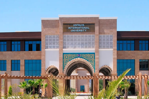 Antalya'da üniversite rektörü gözaltında!