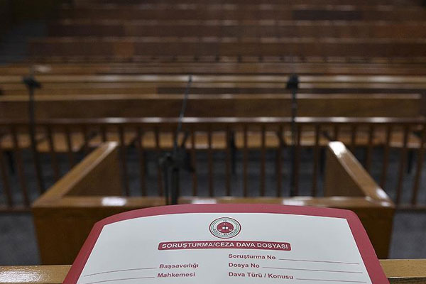 İzmir'de 38 emniyet mensubu tutuklandı