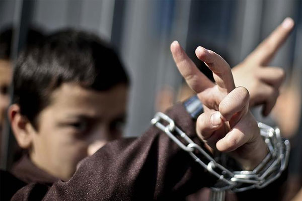 İsrail 2 bin 320 Filistinli çocuğu gözaltına aldı