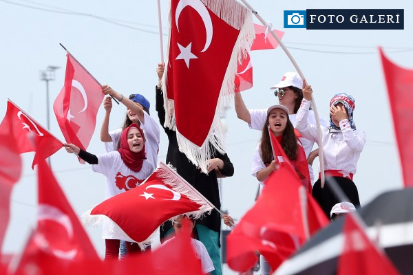 Demokrasi ve Şehitler Mitingi'nden ilk kareler...