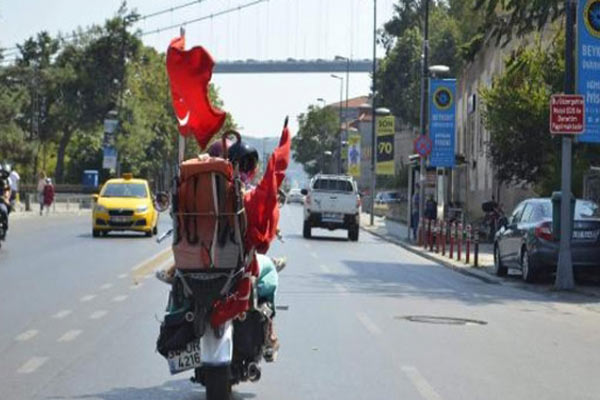 Yenikapı'ya 1 motosikletle 4 kişi gittiler