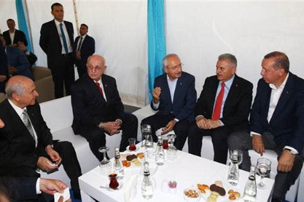 Yenikapı öncesi liderlerden tarihi fotoğraf