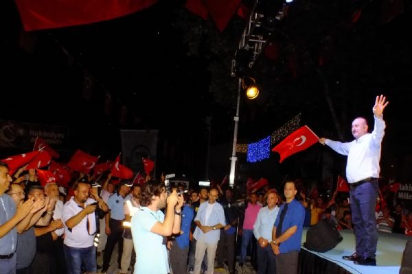 AK Parti, darbeye direnişi kitaplaştırıyor