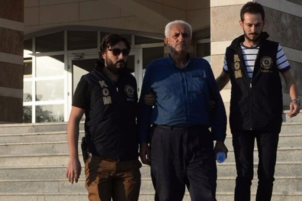 Cemaat'in imamı yakalandı