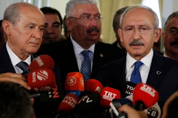 Kılıçdaroğlu ve Bahçeli toplu fotoya girmedi