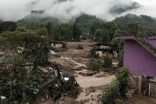 Meksika'da tropikal fırtına: 39 ölü