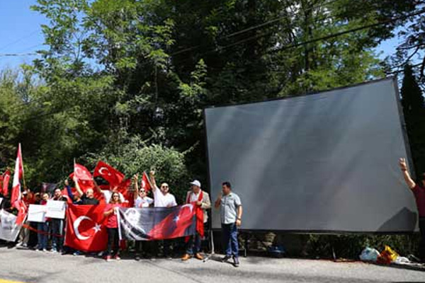 Gülen Yenikapı mitingini duymasın diye...