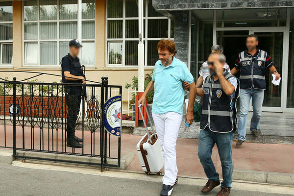 Dev e-ticaret sitesinin sahibine 'FETÖ' gözaltısı