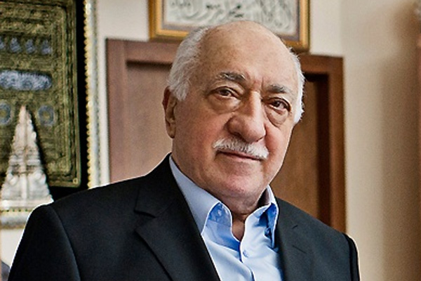 'Cennet' vaadiyle para topladılar