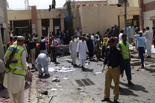 Pakistan'daki intihar saldırısında ölü sayısı artıyor