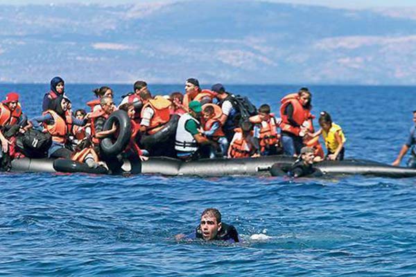 Ege'de yasa dışı geçiş yapmaya çalışan 51 kişi yakalandı