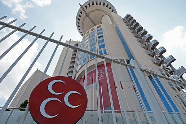 MHP'de 4 meclis üyesi istifa etti