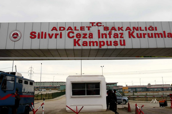 Silivri'de 600 gardiyana ince tarama