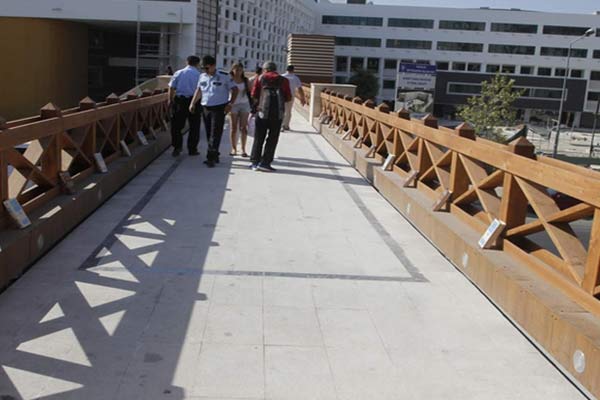 Zaman'ın kitaplarını üst geçide dizip kaçtılar