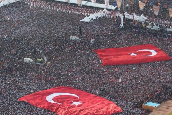 Demokrasi nöbeti dev mitingle sona erecek