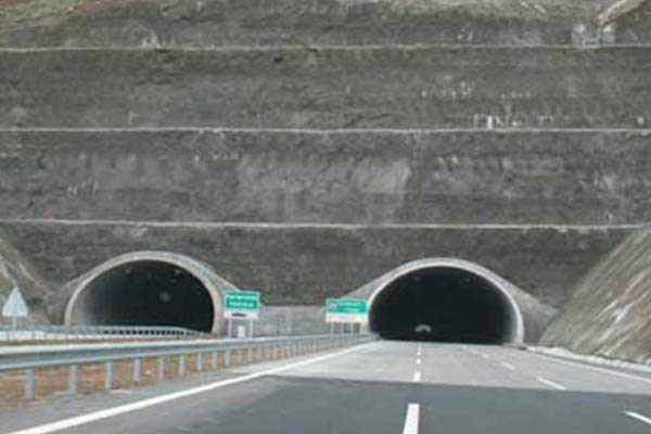 Türkiyenin en uzun tüneli Ovit’te son 300 metre