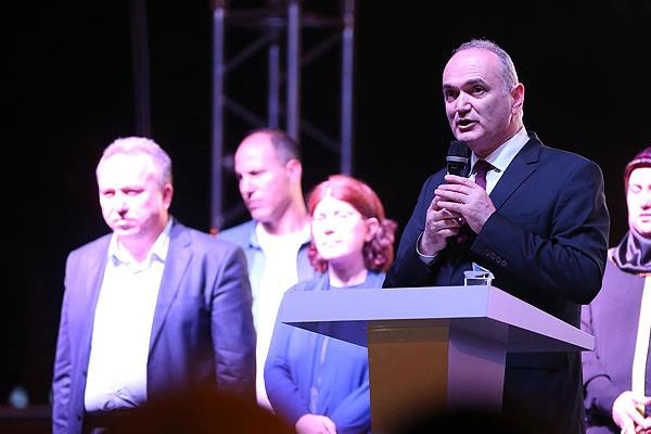 Bakan Özlü: Pensilvanya'daki şarlatan