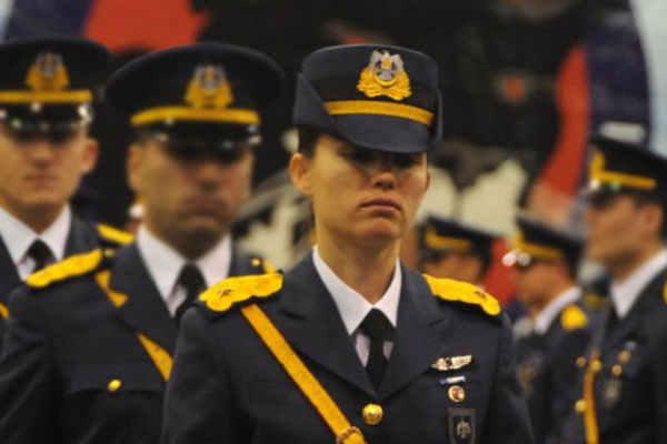 Darbeci kadın pilot bilişim uzmanlarını da taşımış