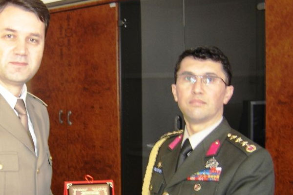 Firari Tuğgeneral hangi isimler için gözaltı emri vermiş?