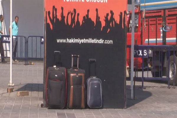 Taksim’de şüpheli bavul alarmı