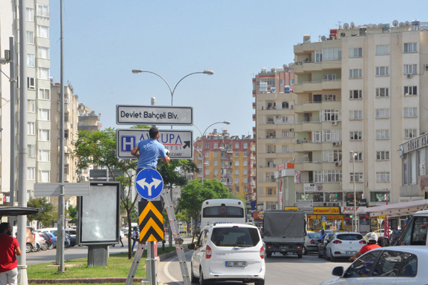 Kenan Evren gitti, Devlet Bahçeli geldi