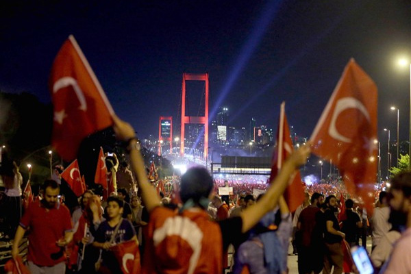 Babası 60 darbesinde idam edilen kadın, darbe gecesini anlattı