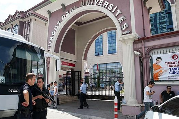 Kapatılan üniversitelerin öğrencilerine 'özel öğrenci' statüsü