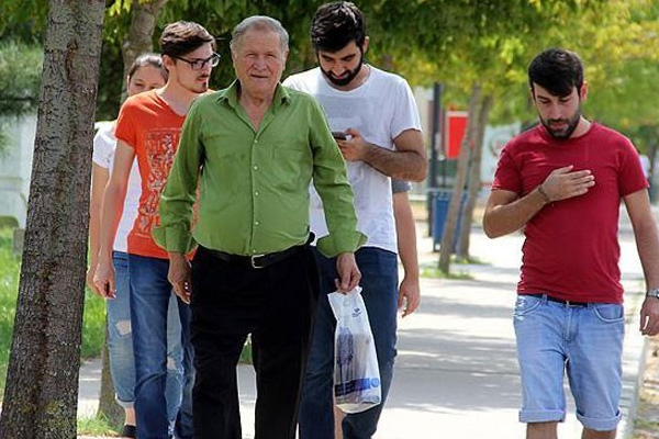 72 yaşında üniversiteli oldu