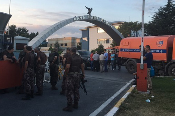 15 Temmuz'da kullanılan silahlar kadınlar tuvaletinde ele geçirildi