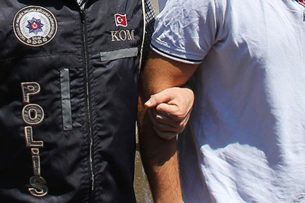 İzmir'de FETÖ'nün 'emniyet yapılanması'na operasyon