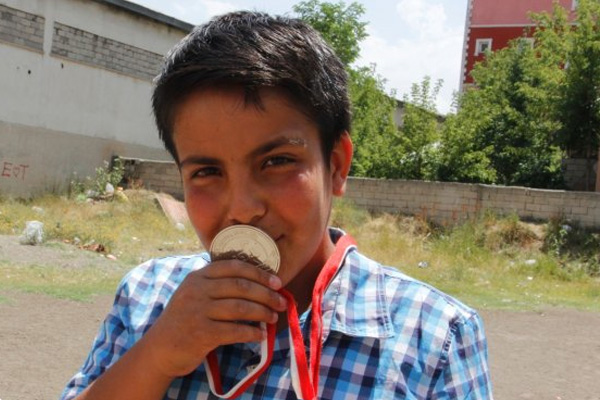 Çaycı Kemal'in golfcu oğlunun başarısı