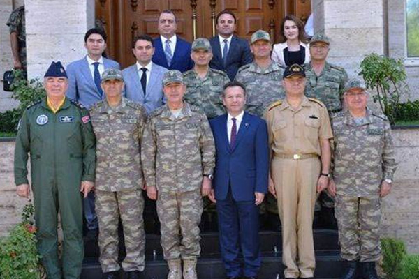 Org. Akar ve kuvvet komutanlarından 8. Ana Jet Üssü'nde inceleme