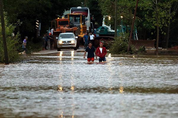 Bartın'da sede mahsur kalan 82 kişi kurtarıldı