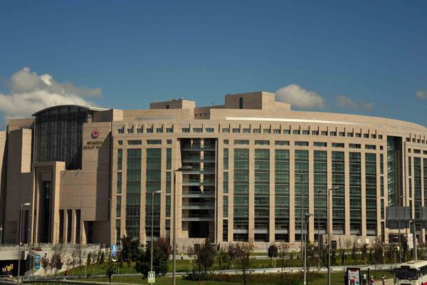 İstanbul'da 3 adliyede FETÖ operasyonu