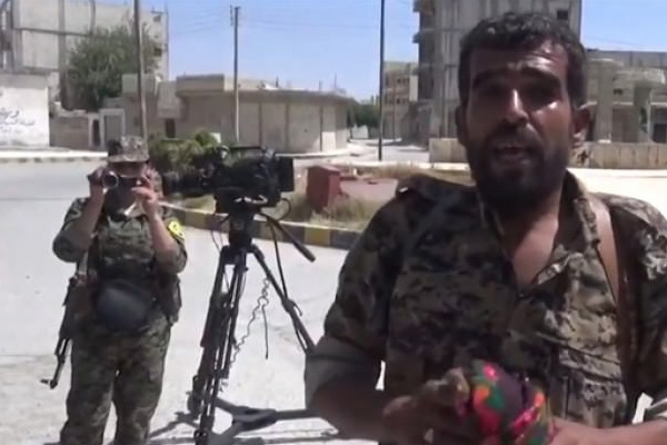 PYD Menbiç'i Öcalan'a hediye etti