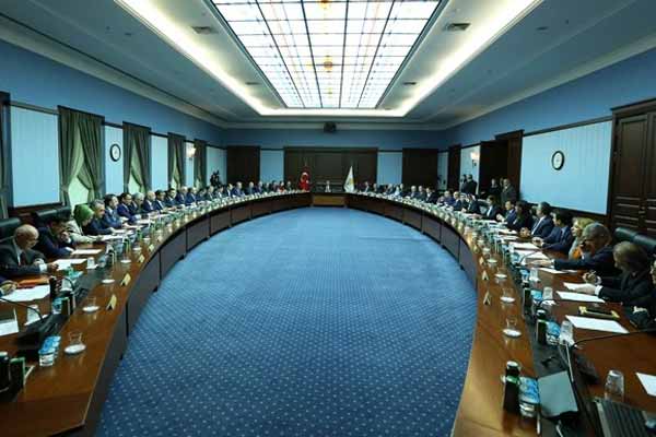 AK Parti MYK'da kavga iddiası