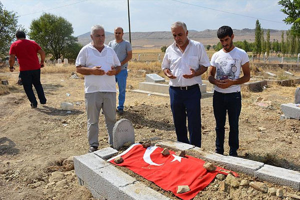 Katliamda yitirilenler için PKK'ya tepki