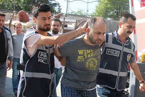 Halka ateş açılması emrini veren firari albaylar gözaltında