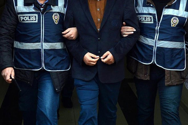 'Islak imzada kumpas'ta iki tutuklama