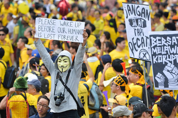 Malezya siyasetinde uçurum derinleşiyor