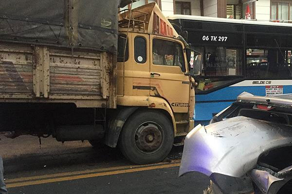 Ankara'da zincirleme kaza