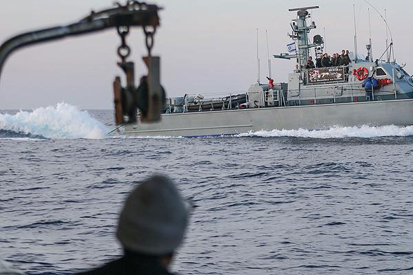 İsrail askerlerinden Filistinli balıkçılara gözaltı