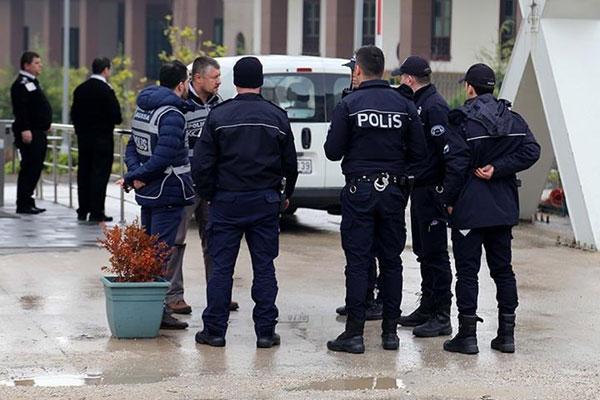 İstanbul’da 44 şirkete FETÖ operasyonu